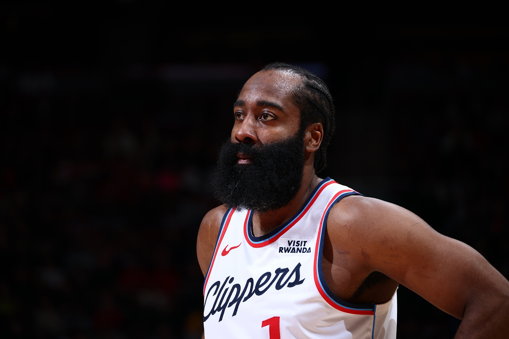 开云体育在线-运筹帷幄！哈登半场13中4拿到10分8助2断 正负值+13